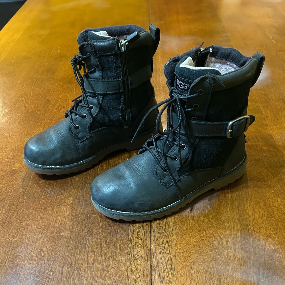 UGG Koren Suede Kombat Youth's Black Boots Size 2 Kids Fall Winter Zip & Laces
